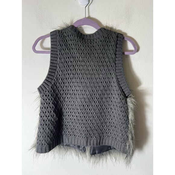 Girls Cherry Styx Gray Sleeveless Faux Fur Sweater Vest Sz L - Picture 2 of 3
